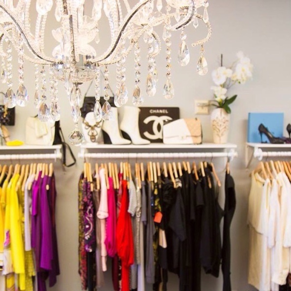 Meet your Posher, Viper Consignment